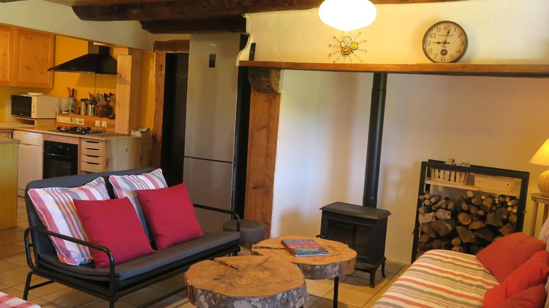Gite 10 Pers Avec 4 Chambres Et 3 Salles D'Eau, Animaux Admis - Fr-1-582-94 La Besseyre-Saint-Mary France