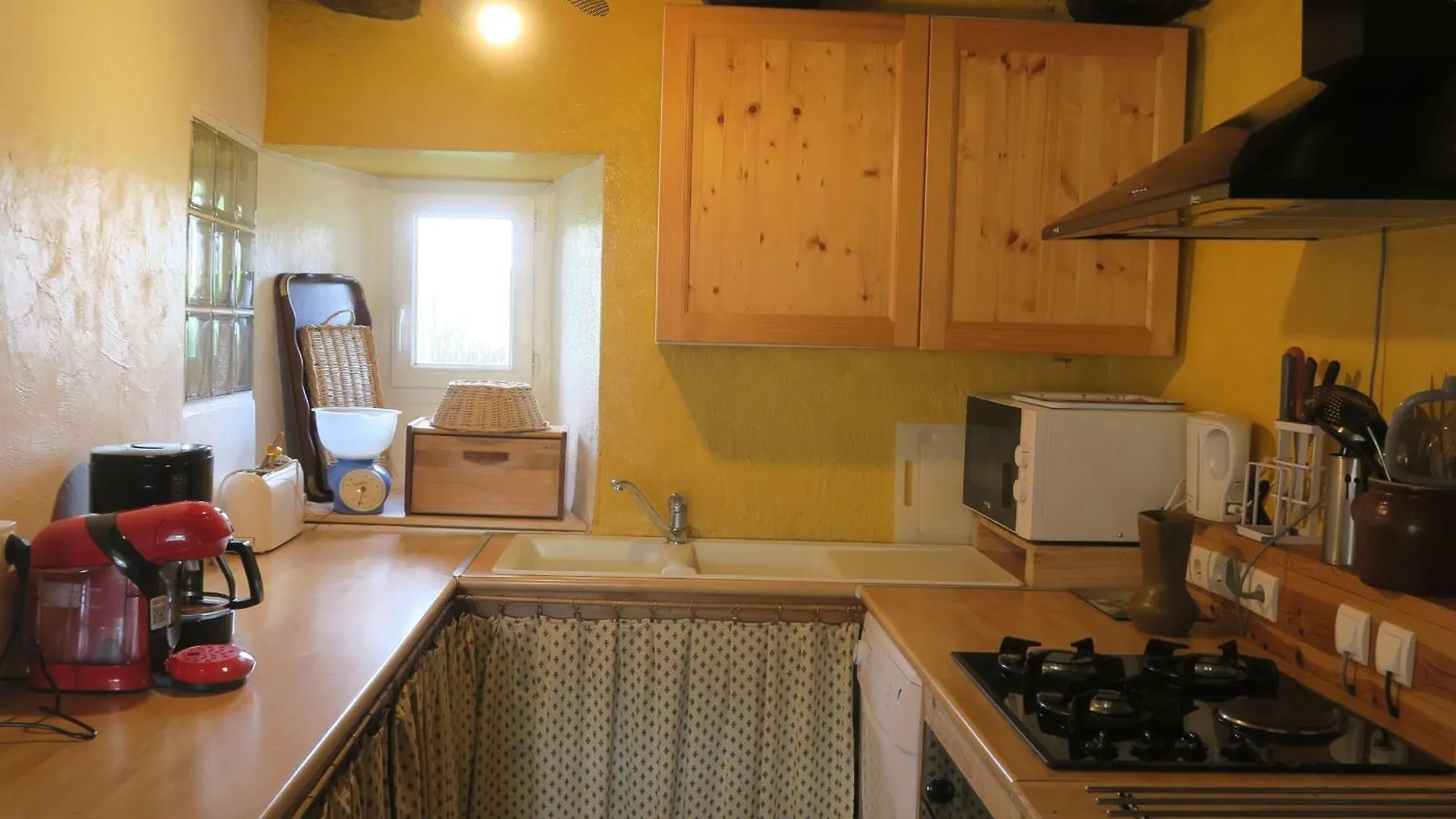 Gite 10 Pers Avec 4 Chambres Et 3 Salles D'Eau, Animaux Admis - Fr-1-582-94 La Besseyre-Saint-Mary 0*,  France