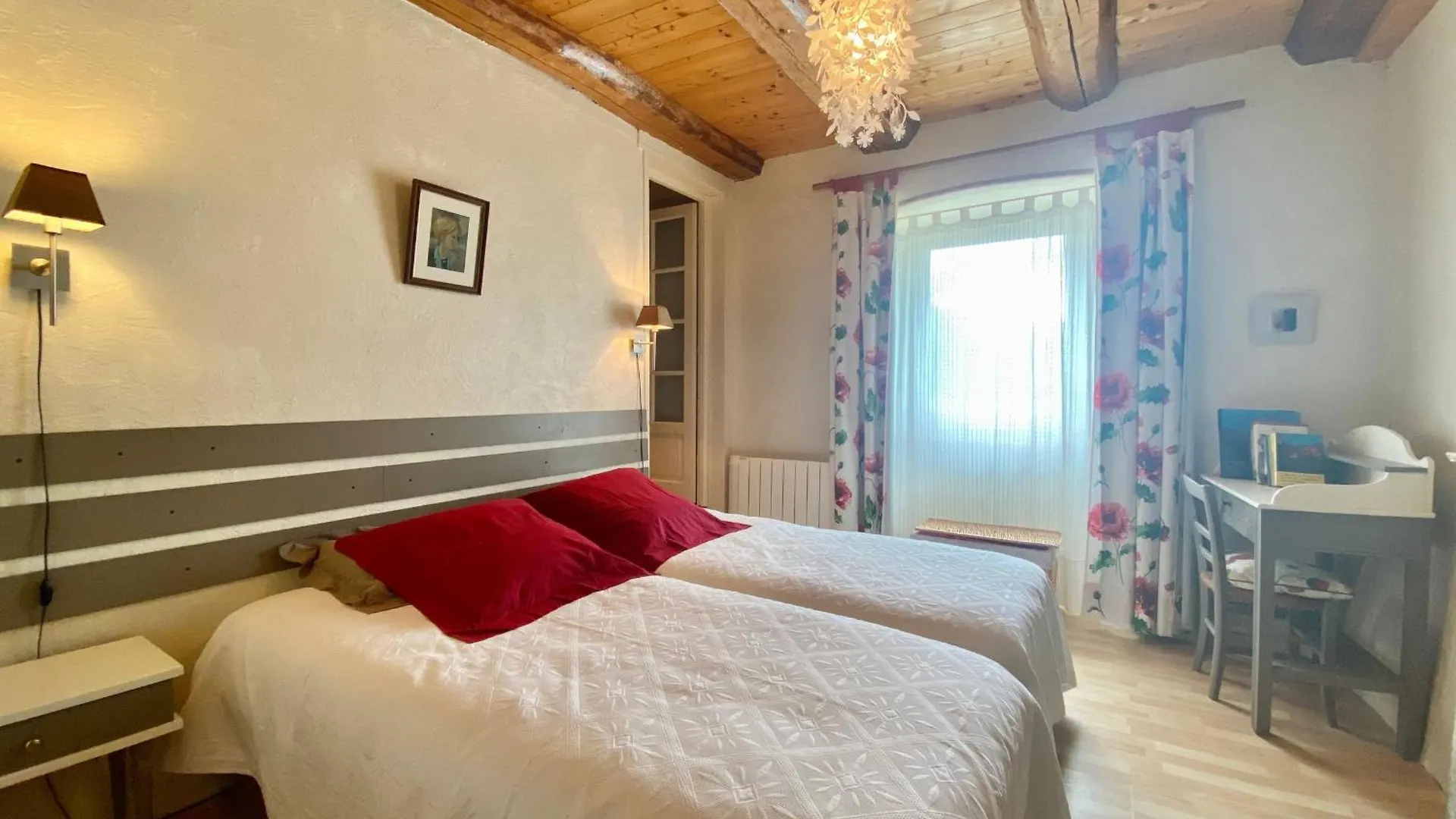Gite 10 Pers Avec 4 Chambres Et 3 Salles D'Eau, Animaux Admis - Fr-1-582-94 La Besseyre-Saint-Mary