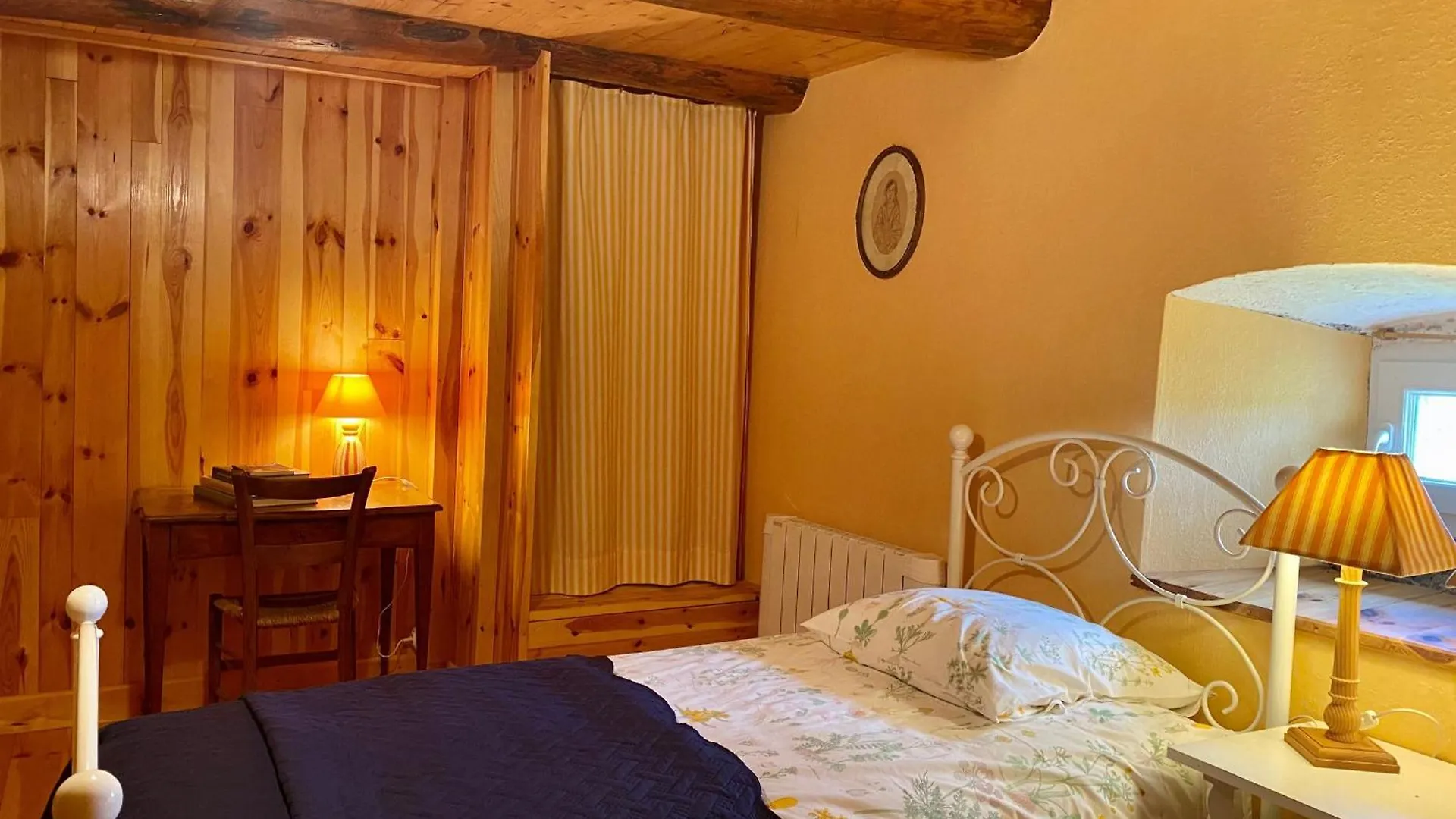 Gite 10 Pers Avec 4 Chambres Et 3 Salles D'Eau, Animaux Admis - Fr-1-582-94 La Besseyre-Saint-Mary 0*,  France