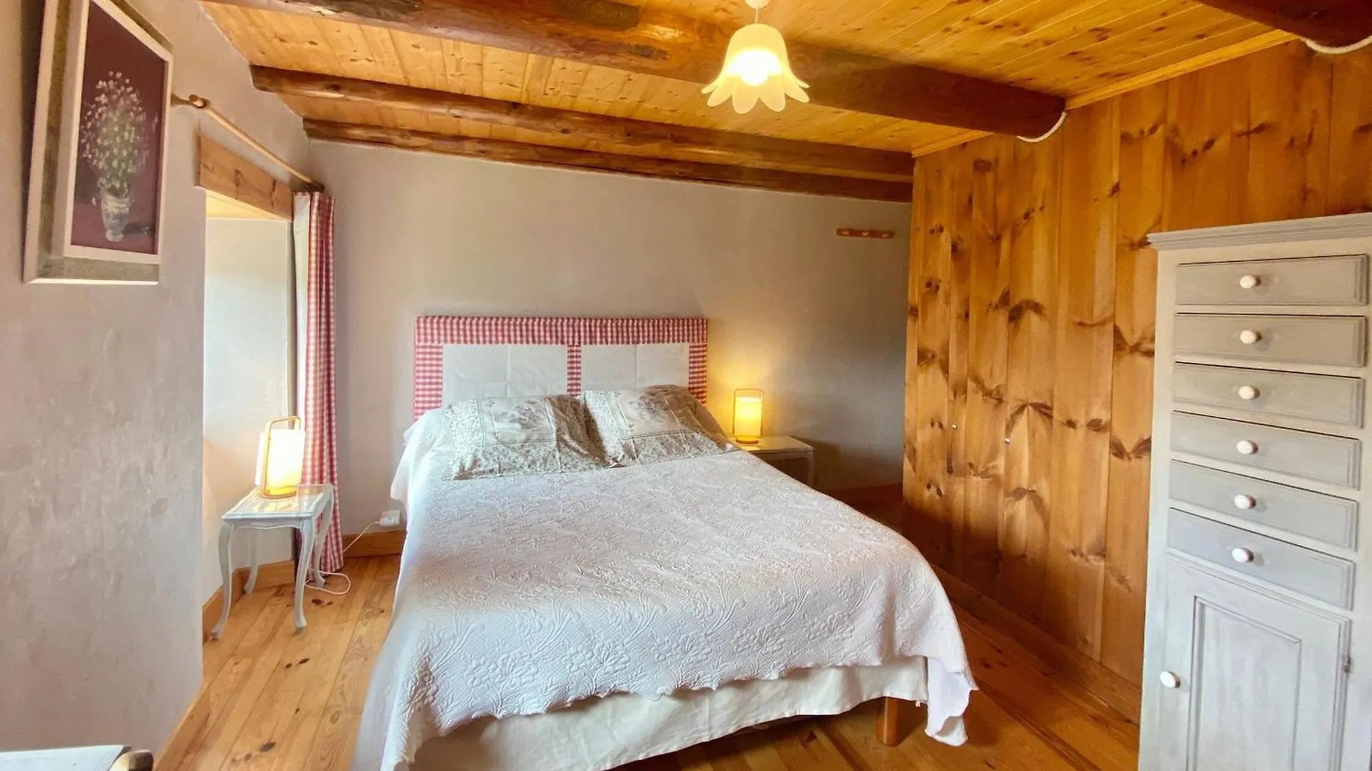 Holiday home Gite 10 Pers Avec 4 Chambres Et 3 Salles D'Eau, Animaux Admis - Fr-1-582-94 La Besseyre-Saint-Mary