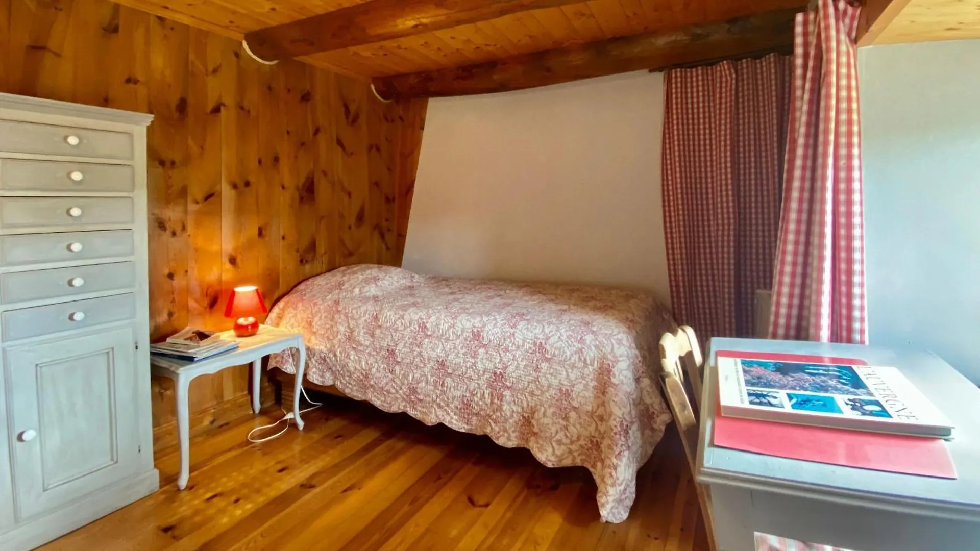 Gite 10 Pers Avec 4 Chambres Et 3 Salles D'Eau, Animaux Admis - Fr-1-582-94 La Besseyre-Saint-Mary 0*,